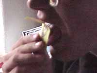 So feuchtet Mensch einen Spuckie an